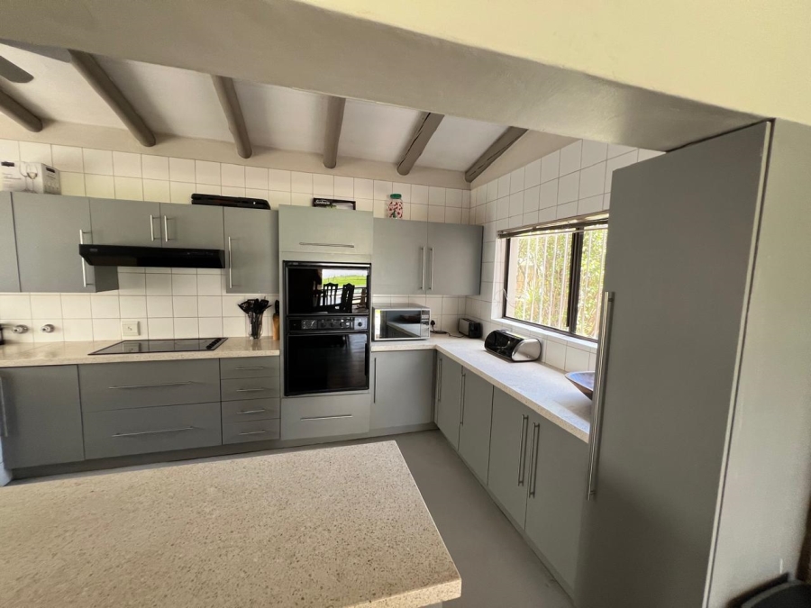 5 Bedroom Property for Sale in Hartebeesfontein SH Free State